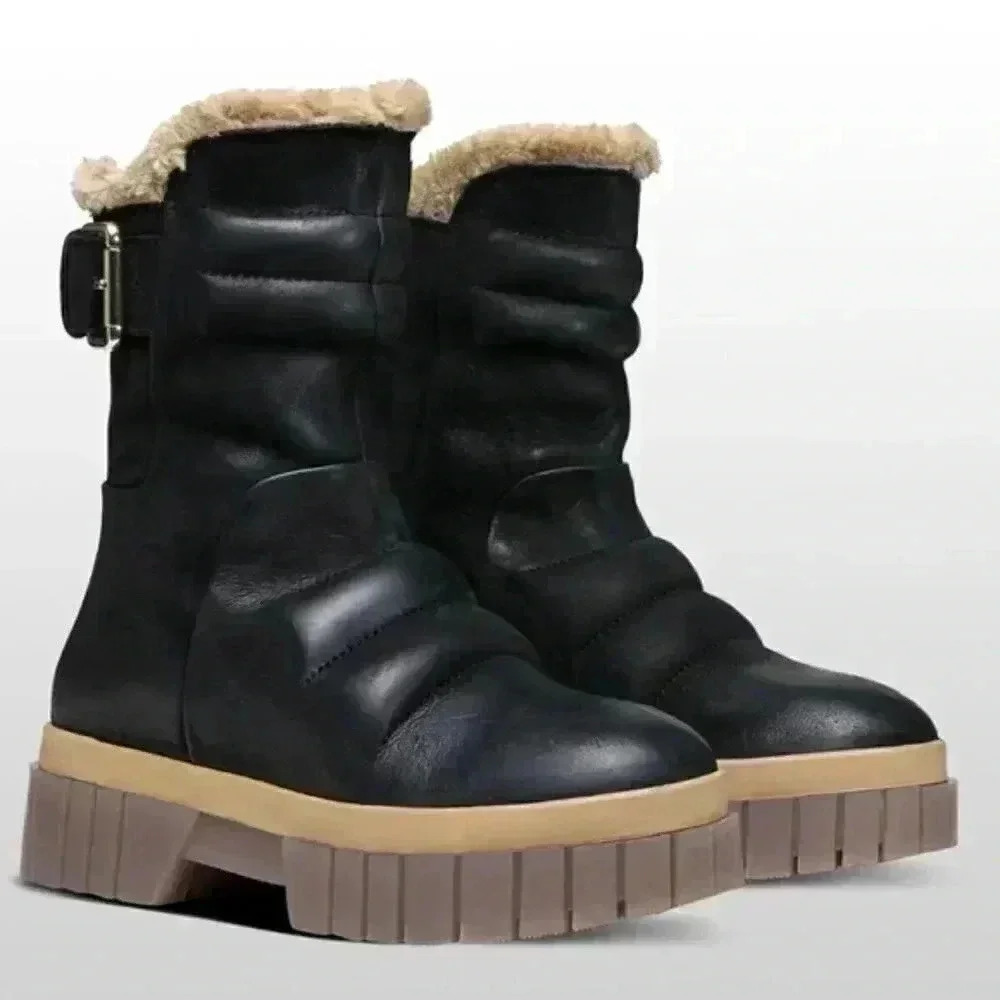 New Free People Fable Faux Fur Boots. So comfy and super stylish. Size 8.5